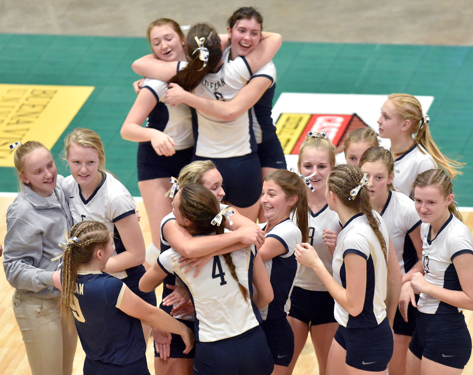 Heelan vs Charles City state volleyball
